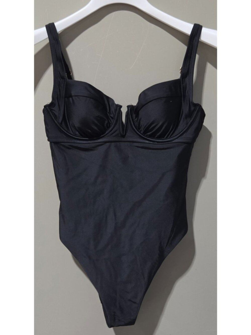 Shade & Shore Solid Black Underwire Support 1 Pc Swimsuit -- Size Medium 8/10